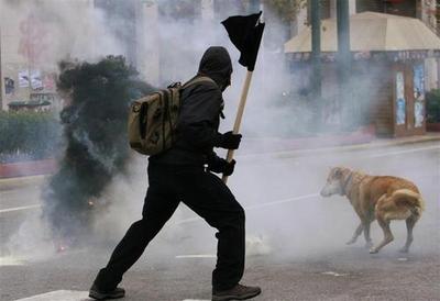 (9 jan 2009) Riots one year after the murder of 16y Alexandros by cops 