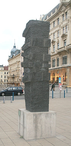 Marcus Omofuma Stein, Ulrike Truger - 2003, Mariahilferstrasse/Wien